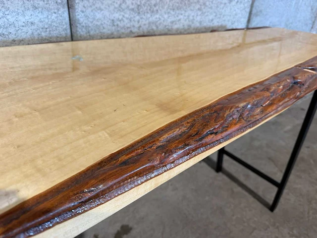 Mobiele epoxy boomstamtafel - afbeelding 4 van  11