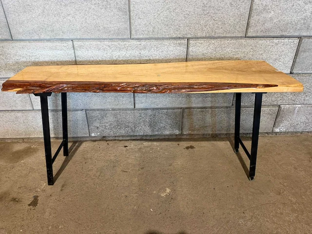Mobiele epoxy boomstamtafel - afbeelding 8 van  11