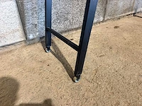 Mobiele epoxy boomstamtafel - afbeelding 9 van  11