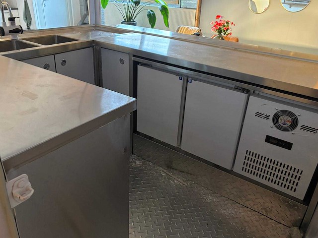 Mobiele foodtruck - foodtruck - 2026 - afbeelding 11 van  22