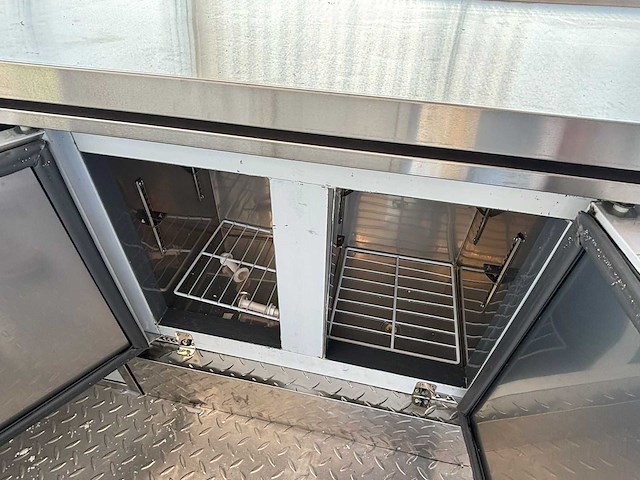 Mobiele foodtruck - foodtruck - 2026 - afbeelding 23 van  24