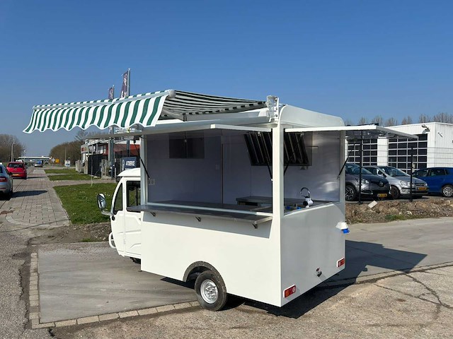 Mobiele foodtruck - foodtruck - 2026 - afbeelding 2 van  24