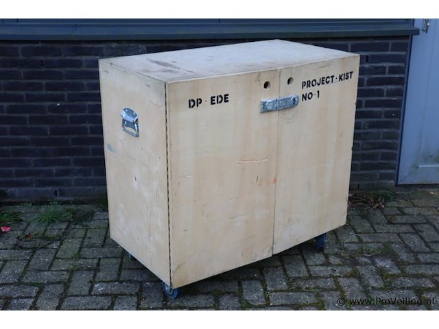 Mobiele houten opbergkast - afbeelding 1 van  6