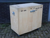 Mobiele houten opbergkast