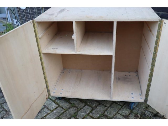 Mobiele houten opbergkast - afbeelding 5 van  6