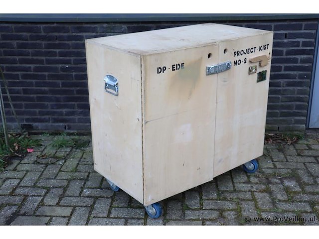 Mobiele houten opbergkast - afbeelding 1 van  6