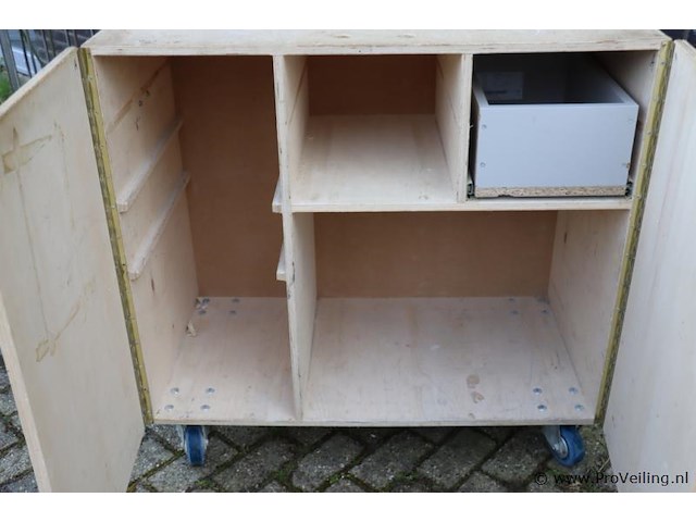 Mobiele houten opbergkast - afbeelding 5 van  6