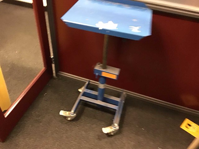 Mobiele in hoogte verstelbare werktafel - afbeelding 3 van  4