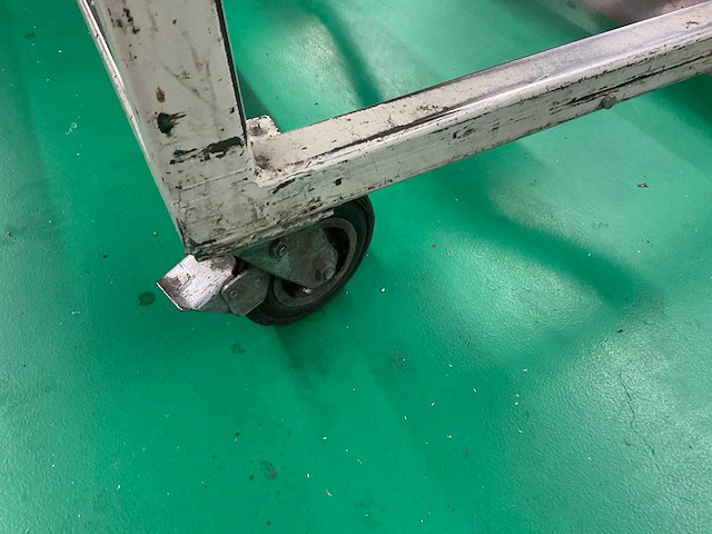 Mobiele, inhoogte verstelbare werktafels (3x) - afbeelding 7 van  7