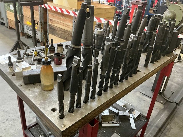 Mobiele kar met boor en freesmaterialen - afbeelding 3 van  15