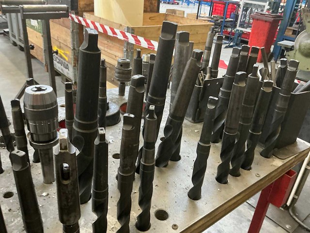 Mobiele kar met boor en freesmaterialen - afbeelding 4 van  15