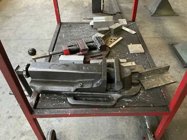 Mobiele kar met boor en freesmaterialen - afbeelding 6 van  15