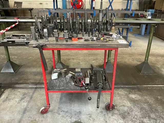 Mobiele kar met boor en freesmaterialen - afbeelding 8 van  15