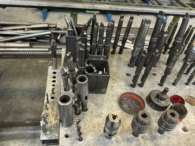 Mobiele kar met boor en freesmaterialen - afbeelding 11 van  15