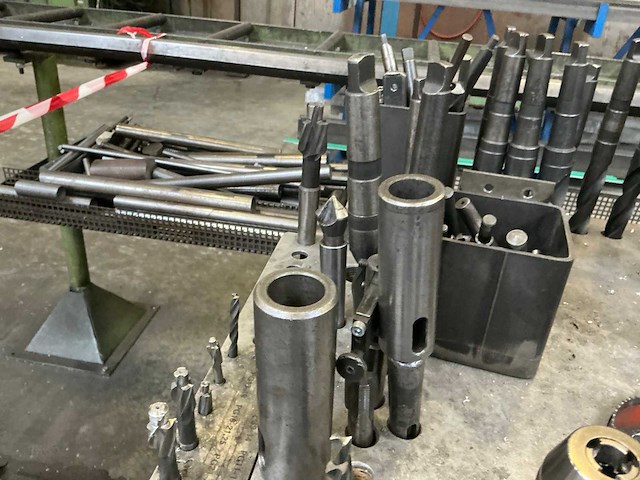 Mobiele kar met boor en freesmaterialen - afbeelding 13 van  15