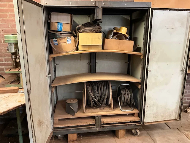 Mobiele kast met deur/raam rubbers - afbeelding 2 van  5