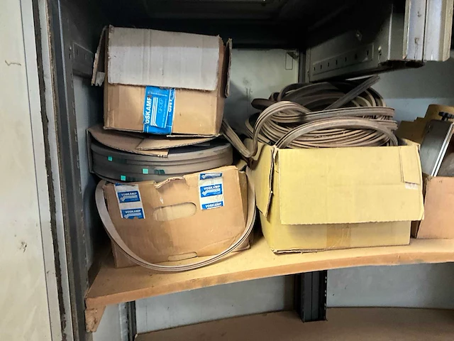 Mobiele kast met deur/raam rubbers - afbeelding 4 van  5