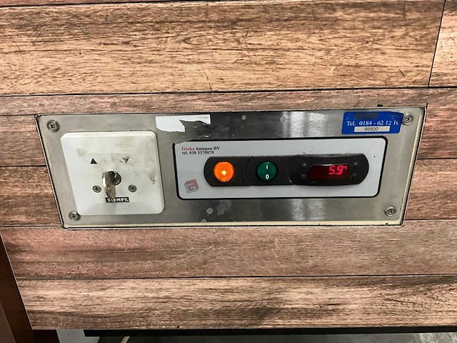 Mobiele koelvitrine met elektrisch rolluik - afbeelding 5 van  10