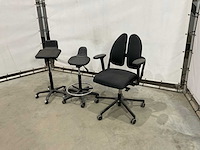 Mobiele krukken en bureaustoel - afbeelding 1 van  5