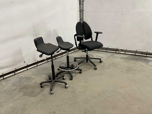 Mobiele krukken en bureaustoel - afbeelding 2 van  5