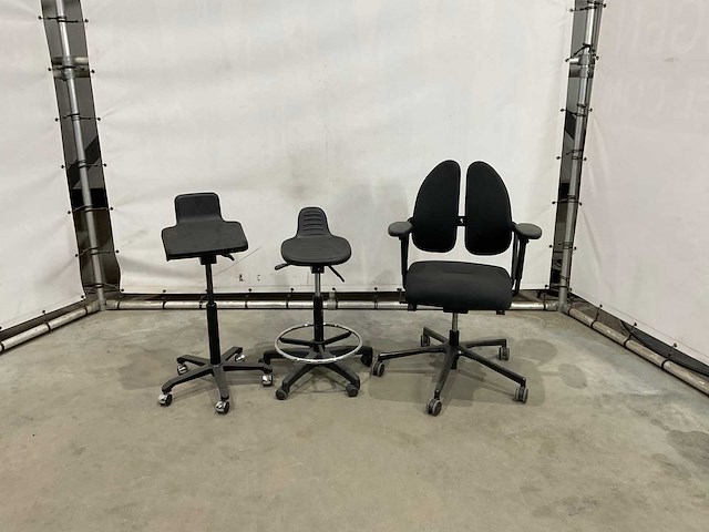 Mobiele krukken en bureaustoel - afbeelding 3 van  5