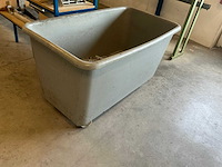 Mobiele kunststof bak met alu zaagresidu - afbeelding 3 van  3