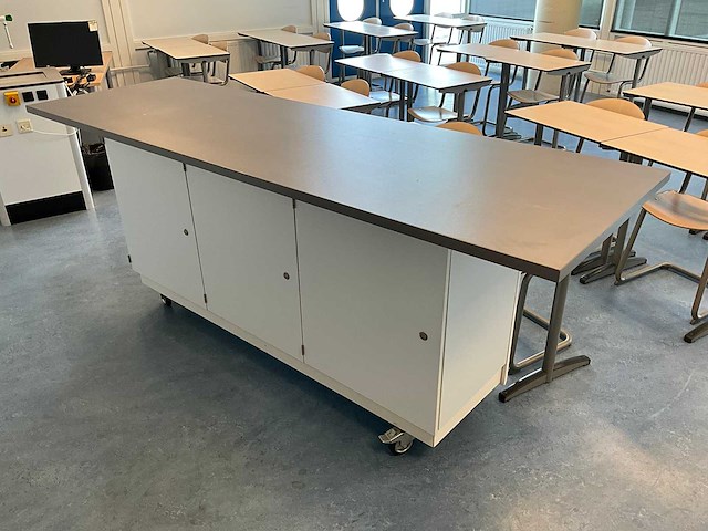 Mobiele laboratoriumtafel - afbeelding 1 van  3