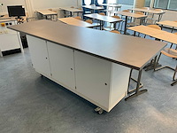 Mobiele laboratoriumtafel - afbeelding 1 van  3