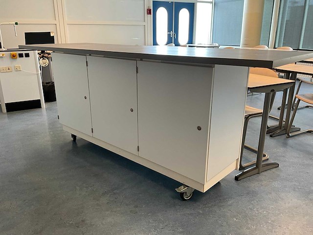 Mobiele laboratoriumtafel - afbeelding 2 van  3