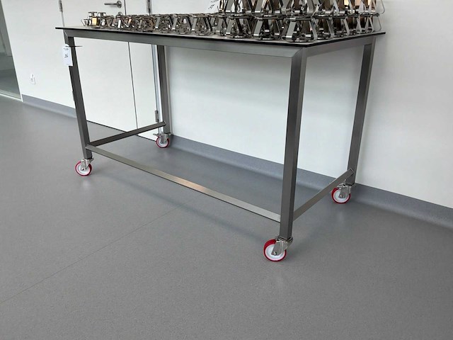 Mobiele laboratoriumtafel - afbeelding 1 van  3