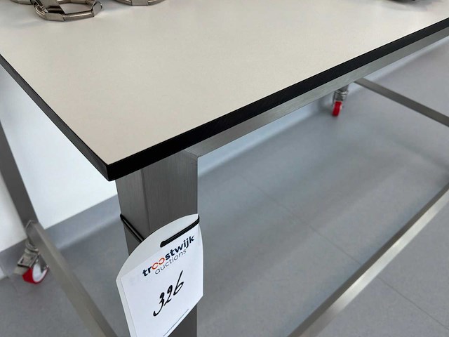 Mobiele laboratoriumtafel - afbeelding 2 van  3