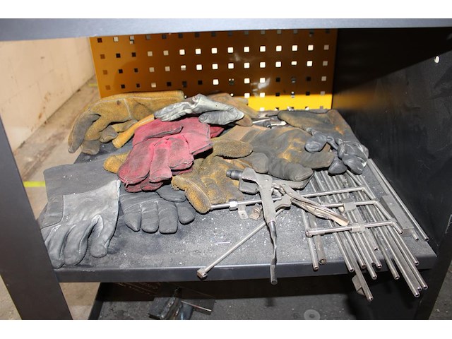 Mobiele lastafel rhino cart met diverse klemmen / accessoires. afmeting 125 x 70 x 90 cm. - afbeelding 4 van  5