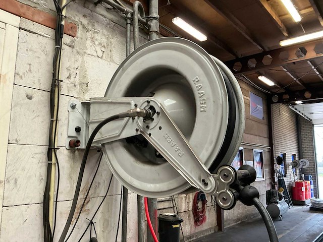 Mobiele lekbak met slanghaspel en pomp - afbeelding 3 van  8