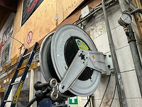 Mobiele lekbak met slanghaspel en pomp - afbeelding 4 van  8