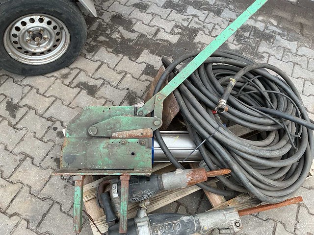 Mobiele luchtcompressor met pneumatische sloophamers - afbeelding 9 van  11
