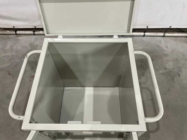 Mobiele metalen kastje - afbeelding 7 van  7