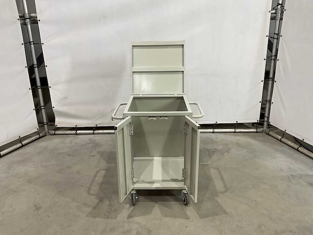 Mobiele metalen kastje - afbeelding 5 van  7