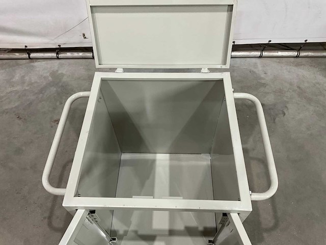 Mobiele metalen kastje - afbeelding 7 van  7