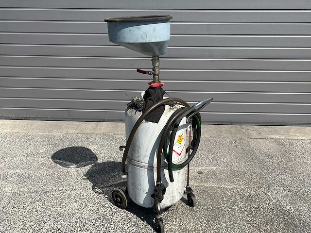 Mobiele olieopvang - overige garage inventaris - afbeelding 1 van  4