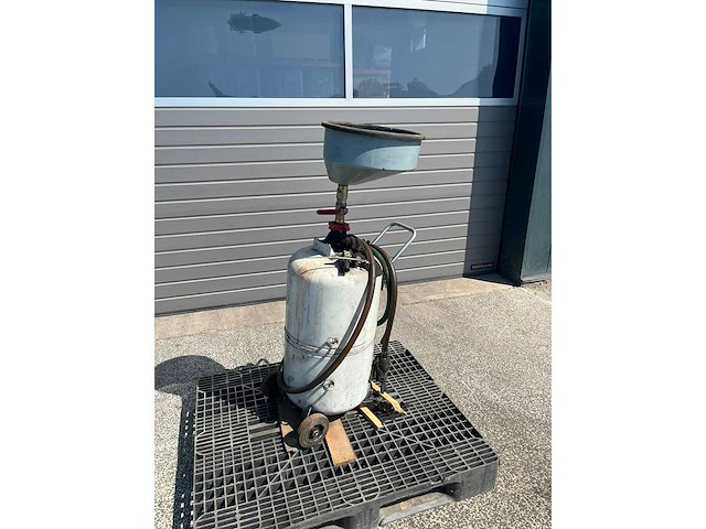 Mobiele olieopvang - overige garage inventaris - afbeelding 2 van  4