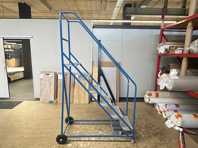 Mobiele platformtrap - afbeelding 1 van  5