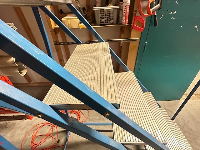 Mobiele platformtrap - afbeelding 3 van  3