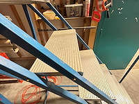 Mobiele platformtrap - afbeelding 3 van  3