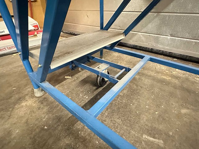 Mobiele platformtrap - afbeelding 2 van  4