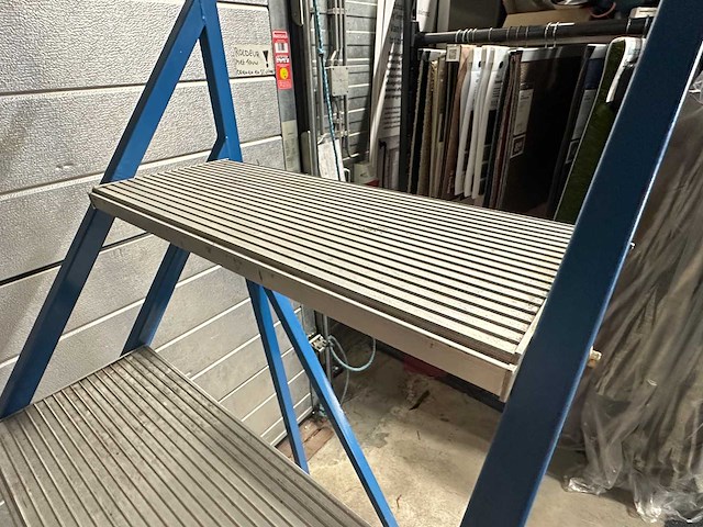 Mobiele platformtrap - afbeelding 3 van  4
