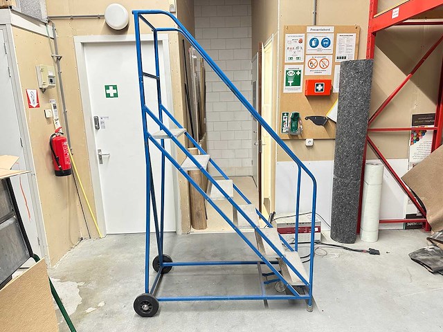 Mobiele platformtrap - afbeelding 1 van  5