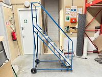 Mobiele platformtrap - afbeelding 1 van  5