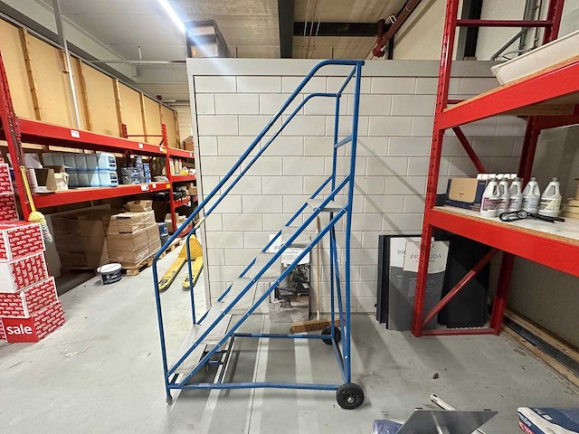 Mobiele platformtrap - afbeelding 1 van  3