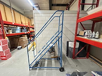 Mobiele platformtrap - afbeelding 1 van  3
