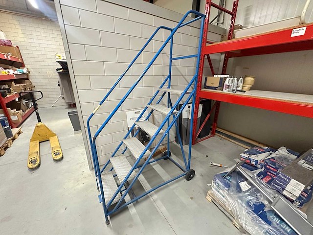 Mobiele platformtrap - afbeelding 2 van  3